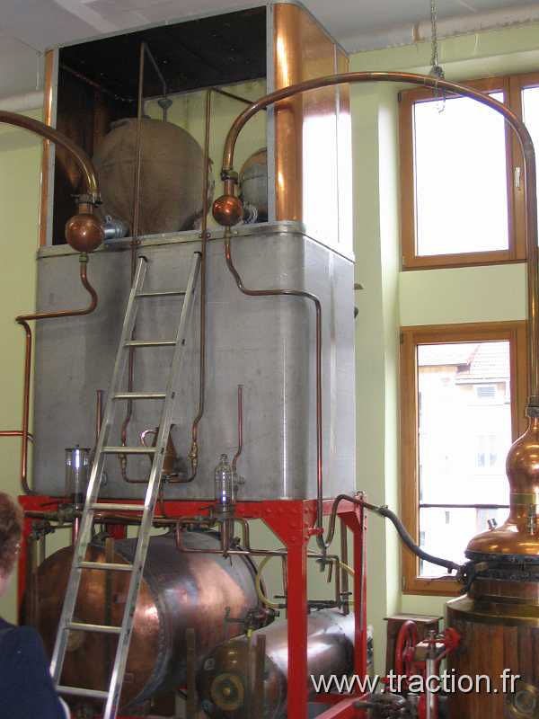 2011_CVAAM_35ans_5_Distillerie (9).JPG - 35 Ans du CVAAM, sortie dans le Doubs et le Jura, du 26 Avril au 1er Mai 2011, la distillerie Les Fils d'Emile Pernot à la Cluse